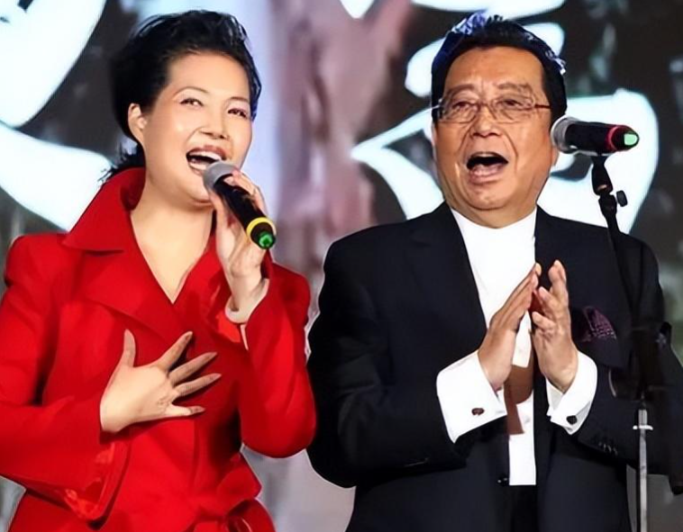 |曝李双江一家没有移民美国，仍在国内活动，梦鸽一直陪伴在他身边