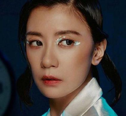 穿衣搭配|“夫妻本是同林鸟”,但抱歉!这一次修杰楷“救”了贾静雯了