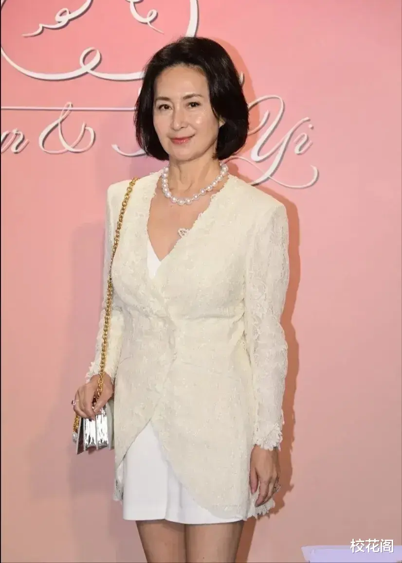 杨其龙去喝喜酒被说太自私,不带老婆孩子,知道何超琼去也不避嫌