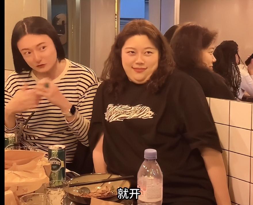 范冰冰法国吃煎饼,开心异常不顾形象,被质疑喝多了