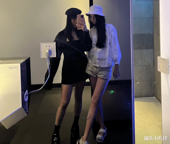 13岁王诗龄北京看展, 穿黑丝低胸超短裙, 聚会喝酒对瓶吹被骂低俗