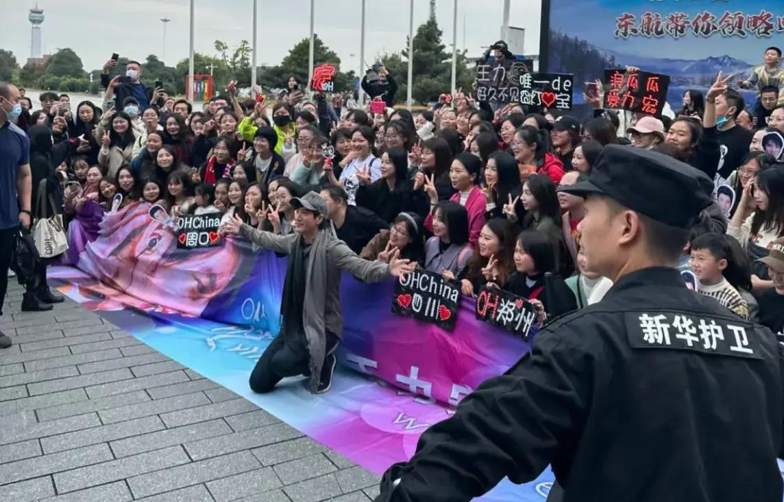 王力宏情绪失控泪洒舞台!终于能在内地开演唱会,一口气唱8首歌