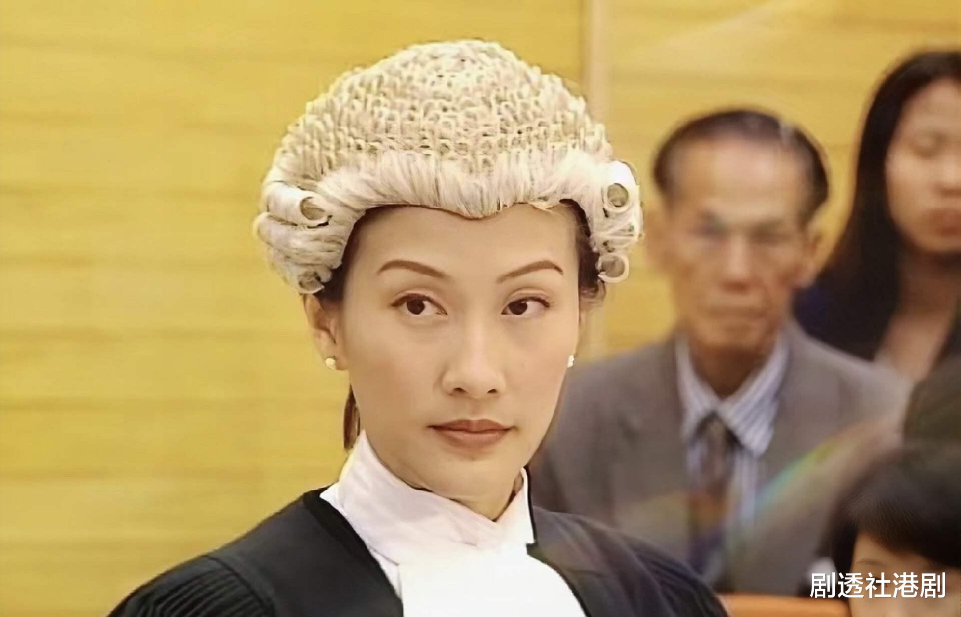 TVB前当家花旦突然复出，在地铁站拍节目，获网友大赞：高知女神