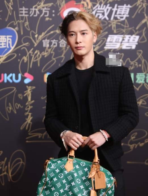 久违的音乐晚会，周笔畅又乱穿，谢娜跳脱放飞，周深深情有魅力