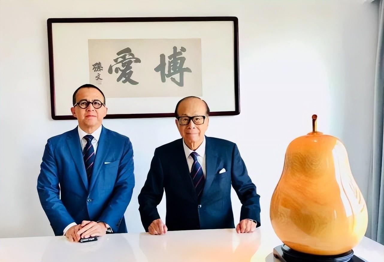 李嘉诚多惜命?50亿豪宅翻新,门口近照首度曝光,车库口用防爆门