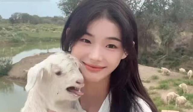 噶羊少女因家暴与丈夫决裂!首次直播滤镜碎了一地,否认有经纪人