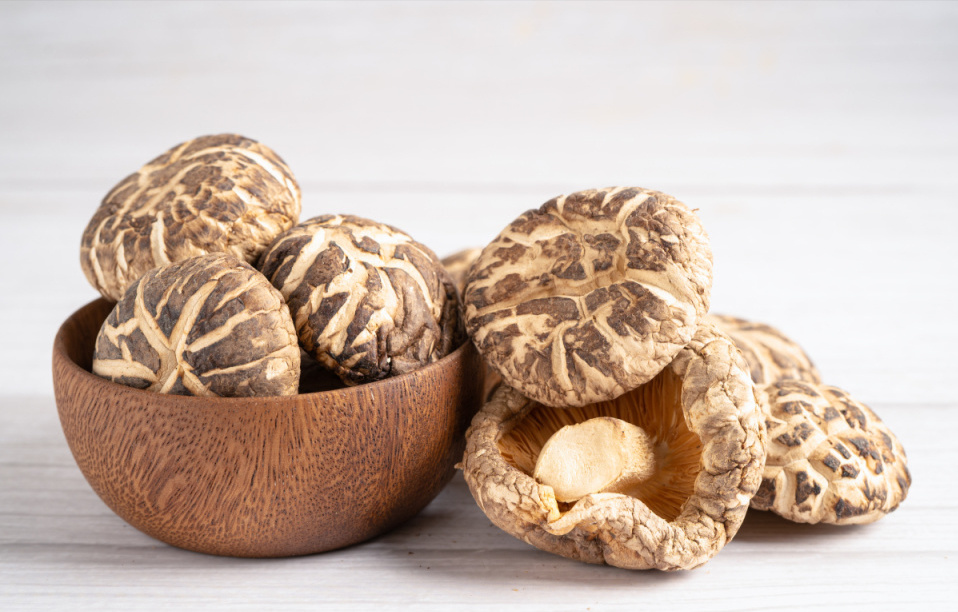 香菇不能“随便吃”？提醒：吃香菇有禁忌，3种人能不吃就不吃