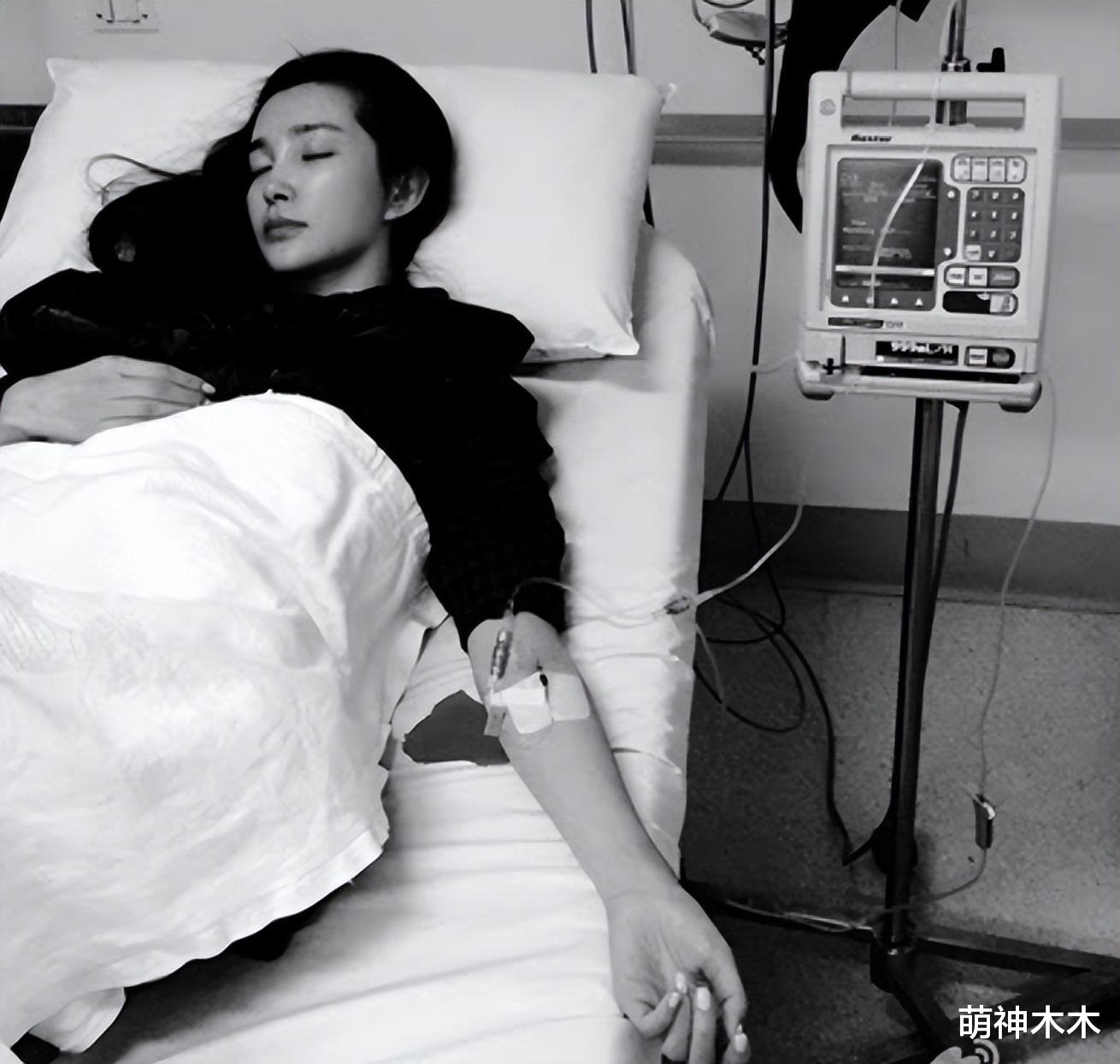 女星洪晓蕾出国旅游突然失联,现状曝光令人担忧,需靠呼吸机维生