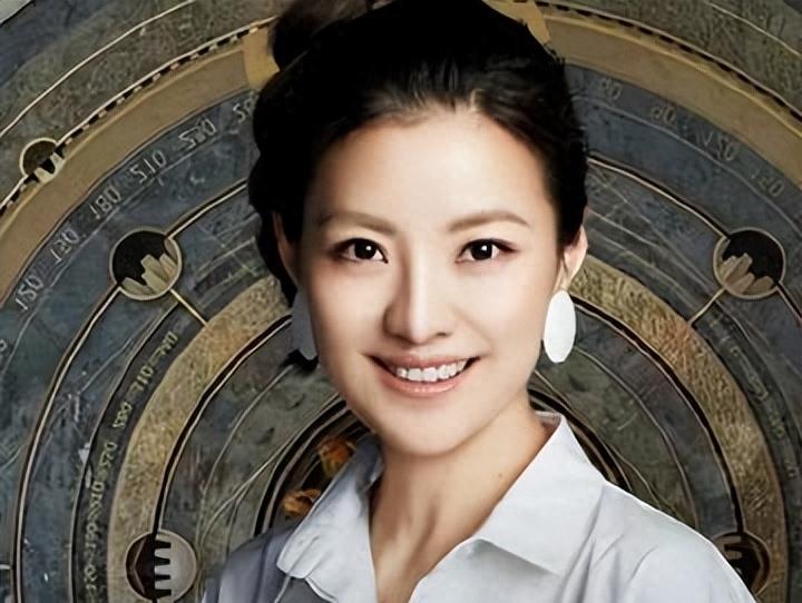 她曾是央视最美主持人,与撒贝宁同居4年,回头却爱上了一个富二代