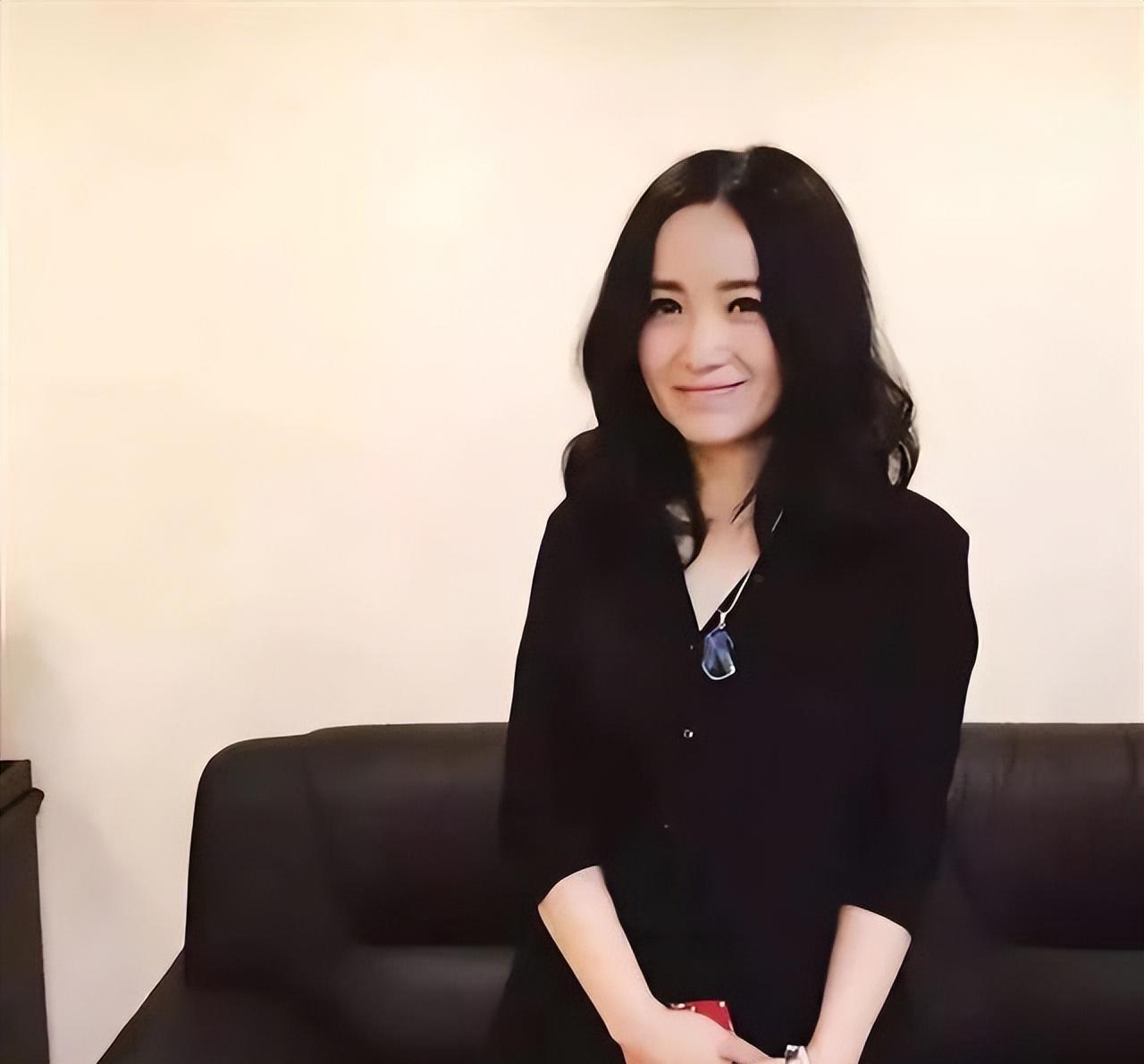 斯琴格日乐“讽刺”刀郎，言含深意似不屑，臧天朔去世后她单身至今