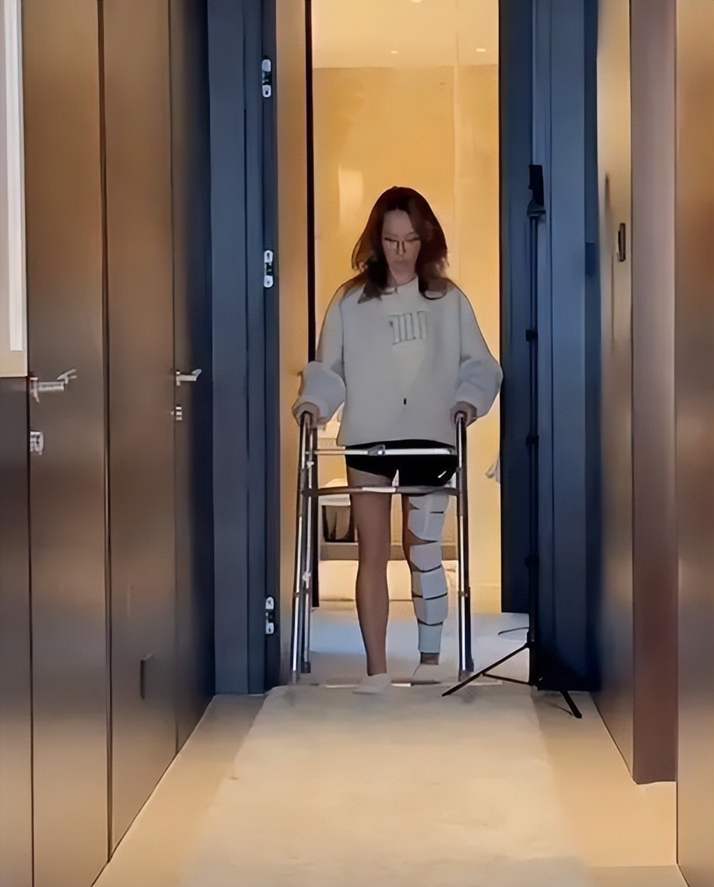 李玟割腕离世后其高管丈夫、继女遭声讨,继女已注销账号