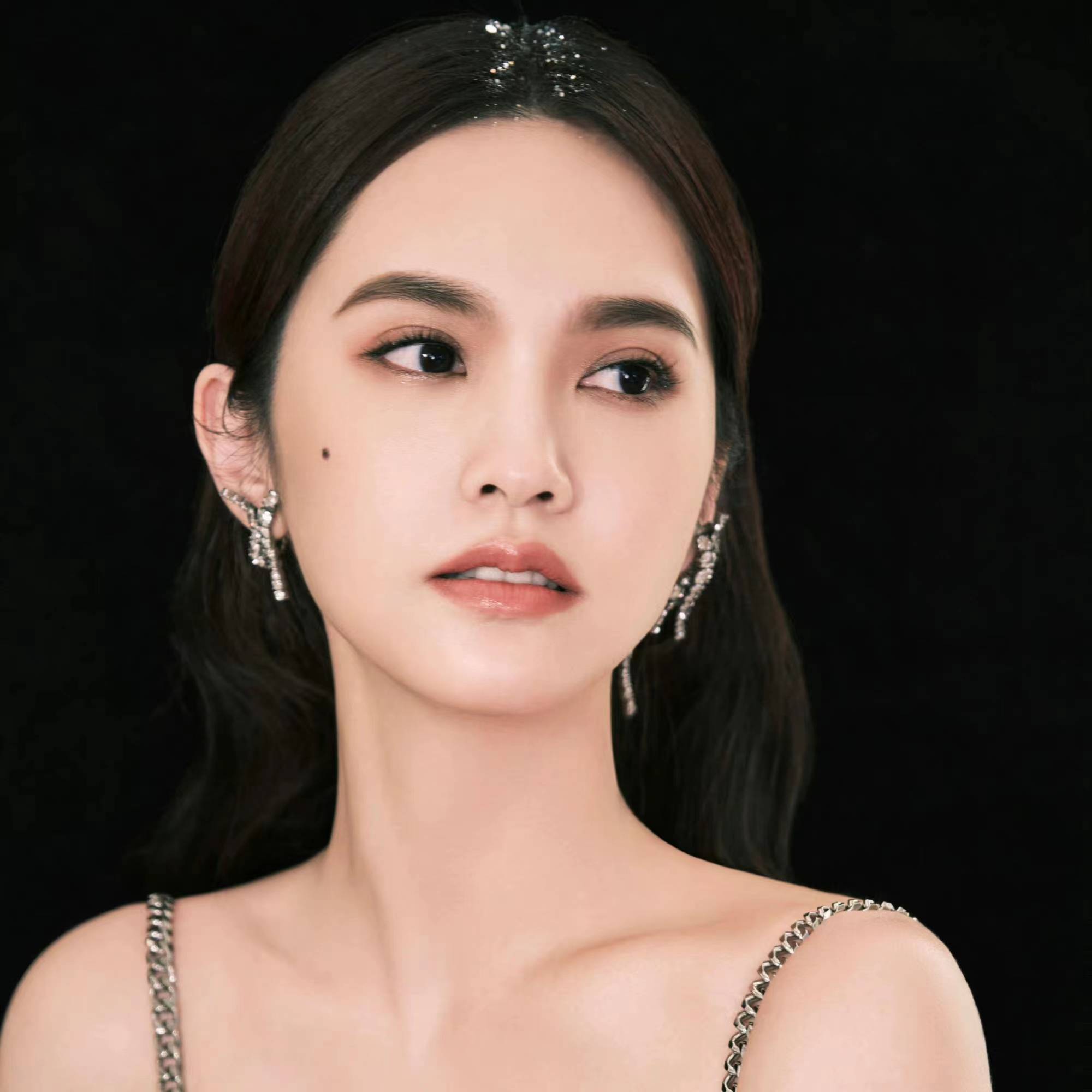 吃饭砸锅！这些“双面人”亲日辱华、立场不明，却还想在中国捞金