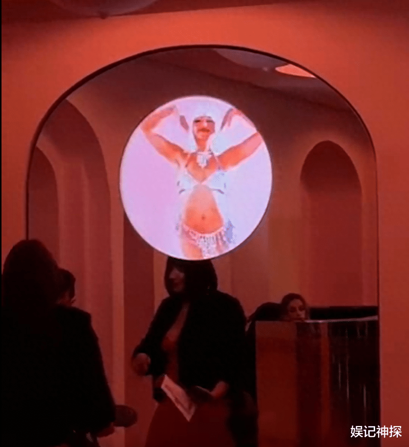 Lisa疯马秀风波升级！杨颖张嘉倪看演出遭炮轰无脑，徐娇的发声一针见血