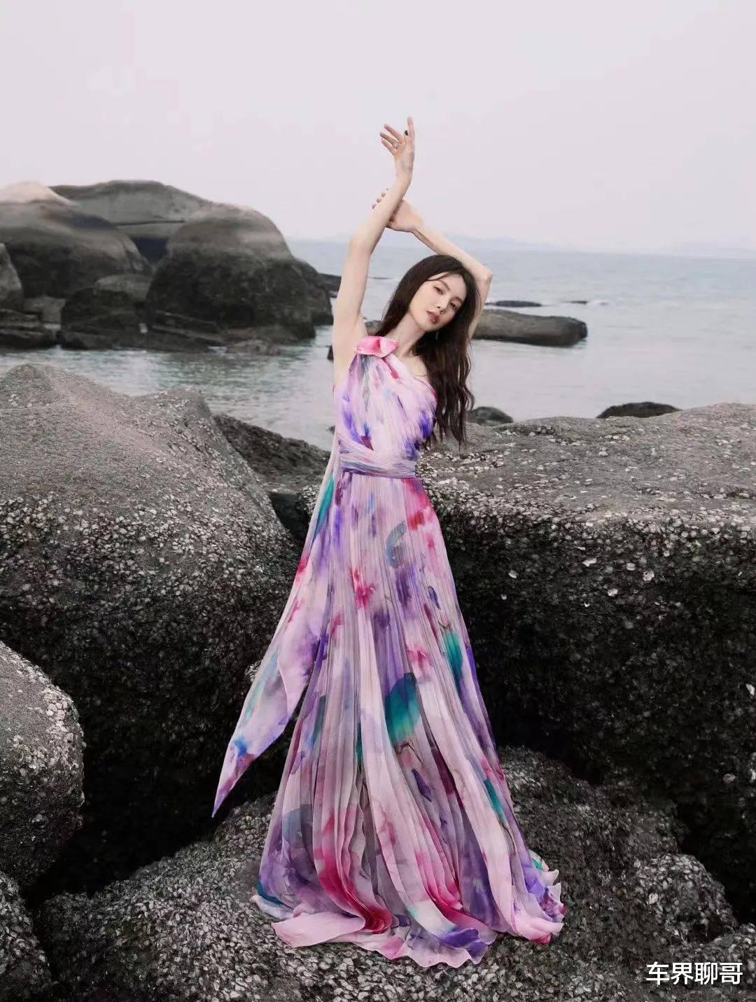 汪峰|一场顶级盛事,将平板身材玩性感的尴尬,展现得淋漓尽致