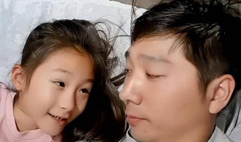 陈佩斯：催生催来4个孙子孙女，一年学费百万，女儿无能他来抚养