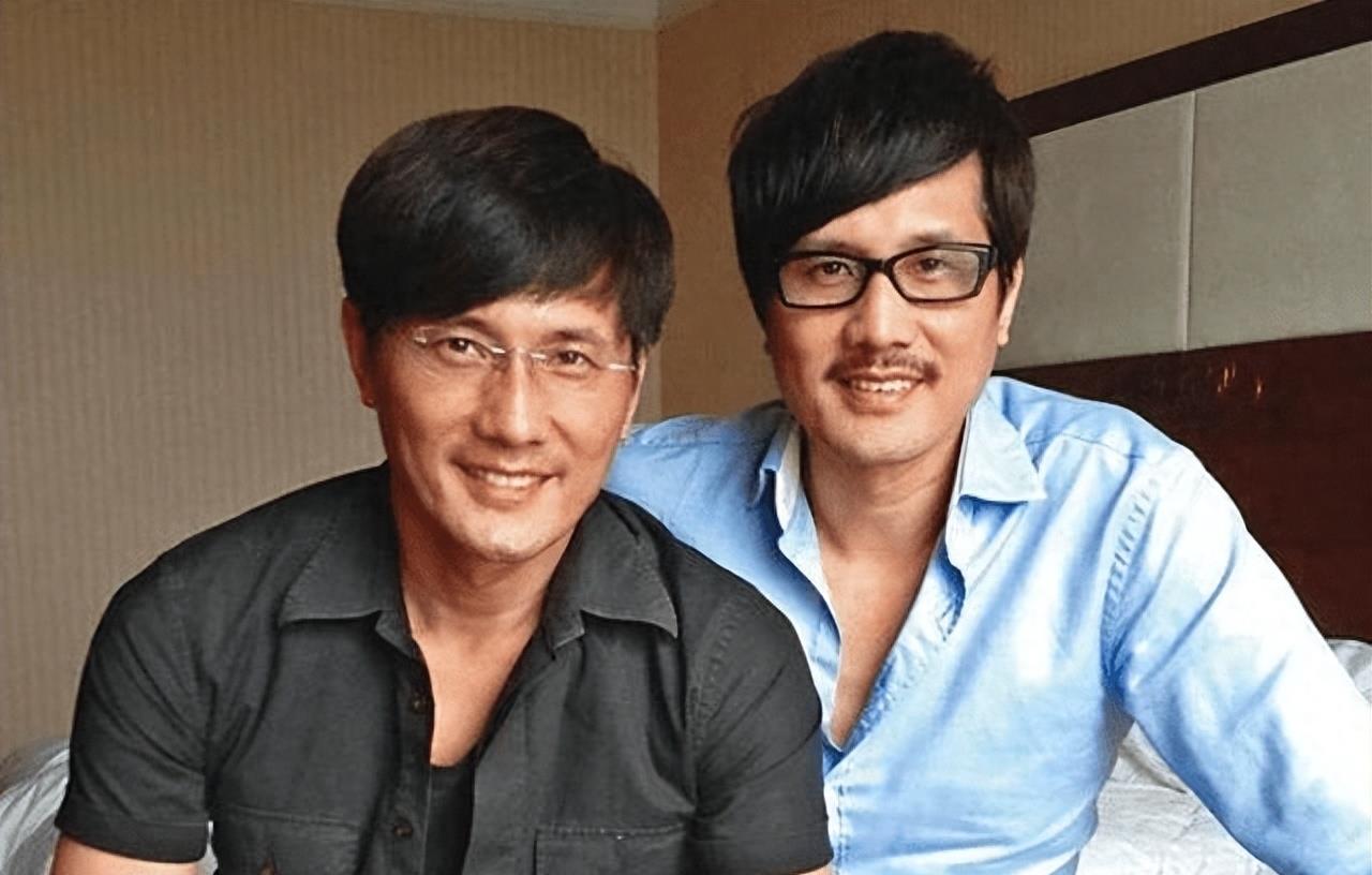 56岁男星一夜白头，将女儿的骨灰做成项链，苦苦追寻“复活”之术