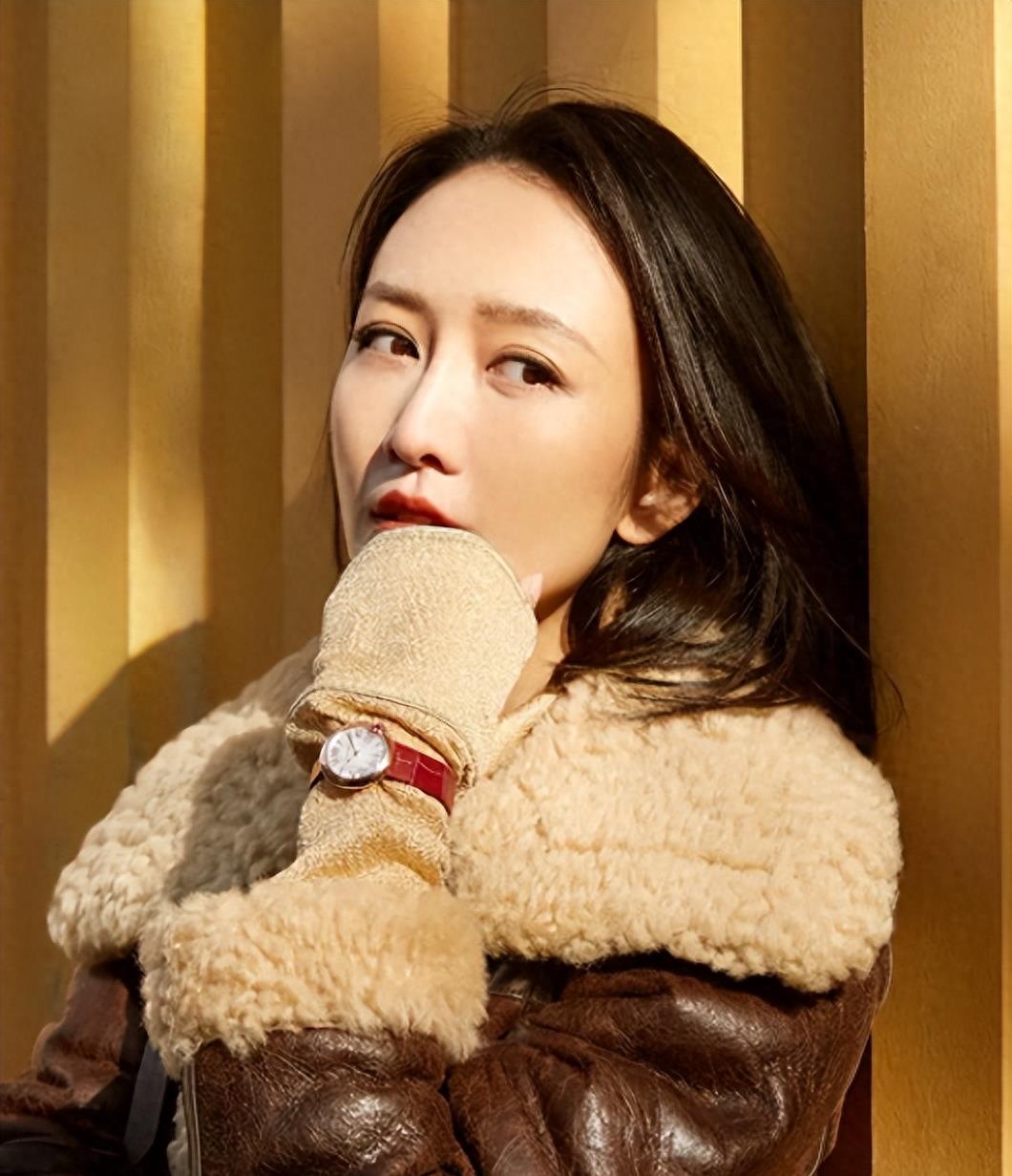 现世报来了,40岁王鸥丑闻遭到曝光,这次她的遮羞布被彻底扒光!