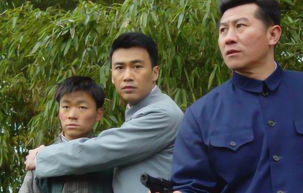 央视官宣!32集大剧来袭,这是《潜伏》后我唯一朝思暮想的谍战剧