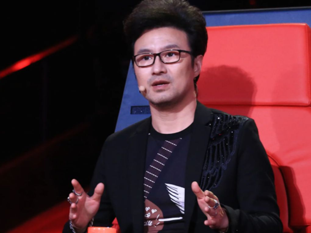 看了汪峰的家庭背景,总算明白章子怡当初为什么要给生孩子