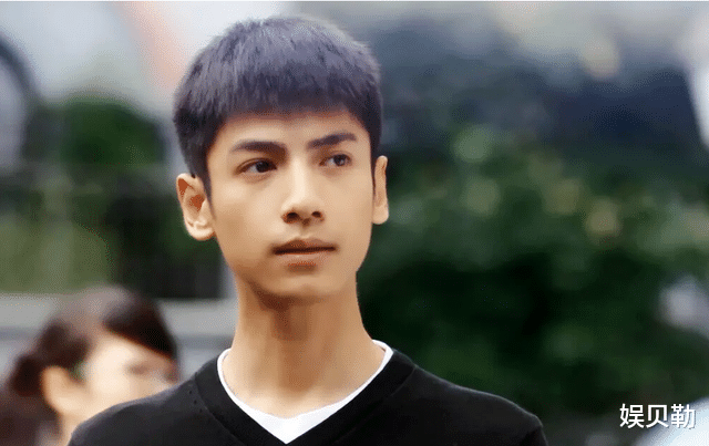 曝杨洋为摆脱油腻，不健康的减肥成“纸片人”，担心成下一个罗云熙