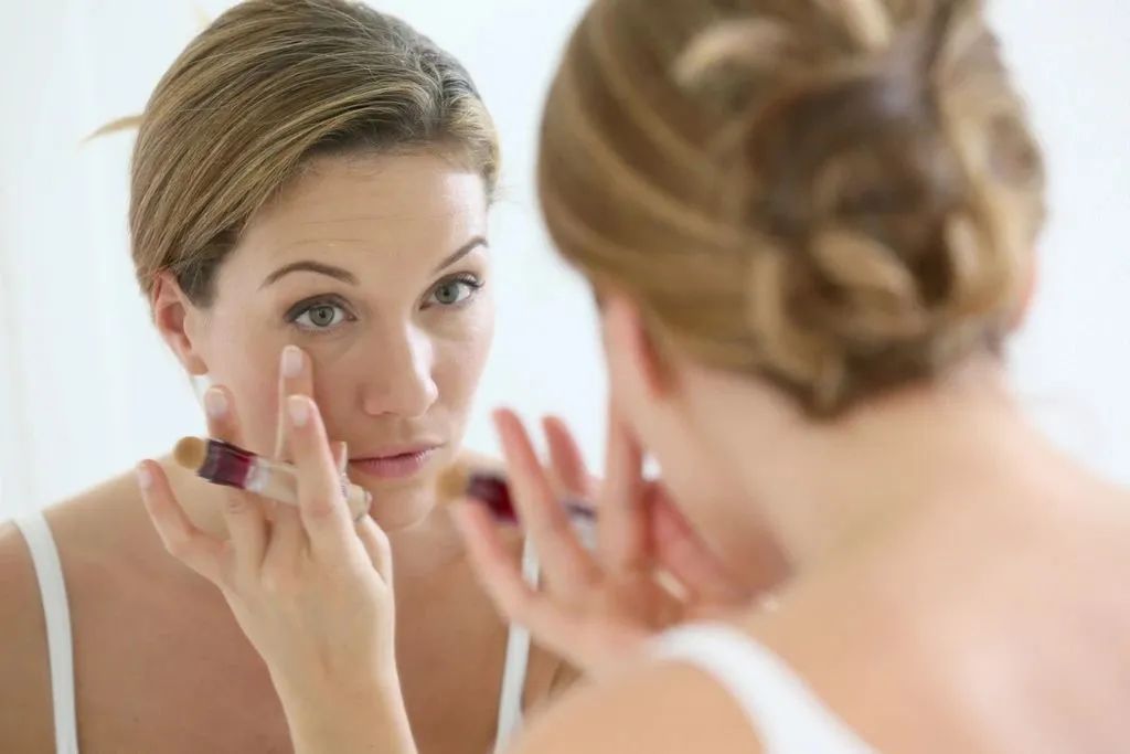 法国 脱皮、爆痘、起红疹，阳过之后皮肤有4大问题，1招教你修护！