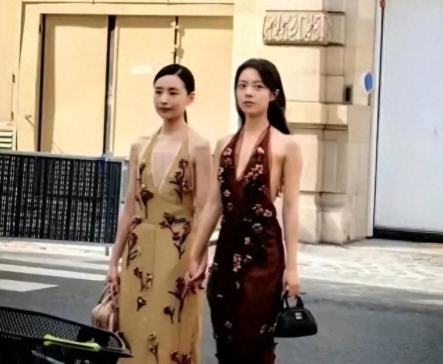 董洁素颜清秀干净，个子比想象中矮，但自然老去很真实的漂亮！