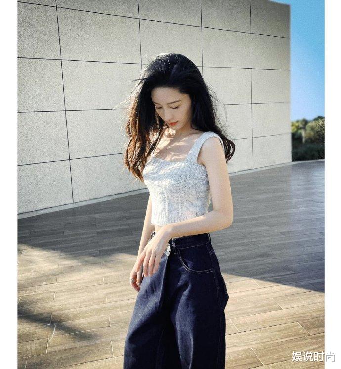 穿衣搭配|李沁春日慵懒风穿搭好有治愈感！温柔舒适，时尚又随性，衣品真好