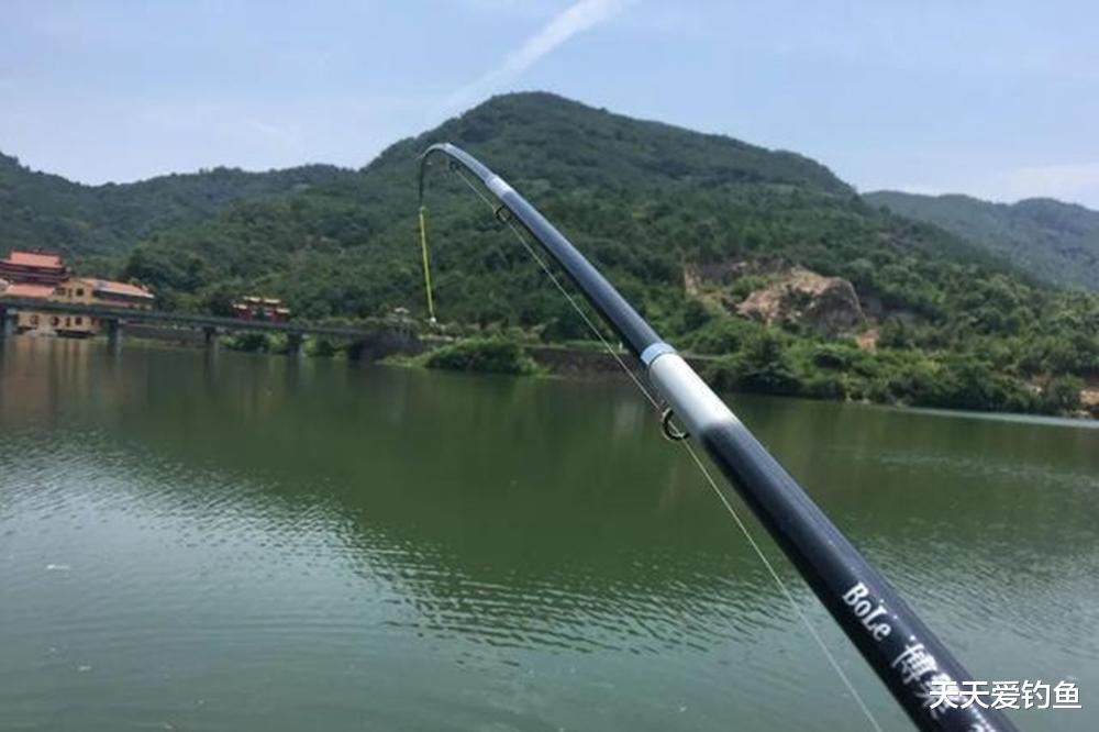 狂拉白条,用七星串钩钓法,一个上午能钓几百条