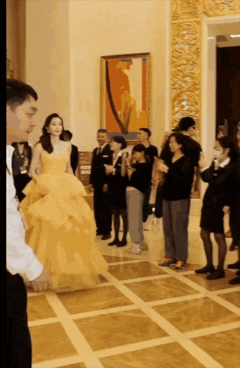 金鸡红毯:吴京刘德华有排面,金晨美翻了,57岁刘嘉玲像35岁