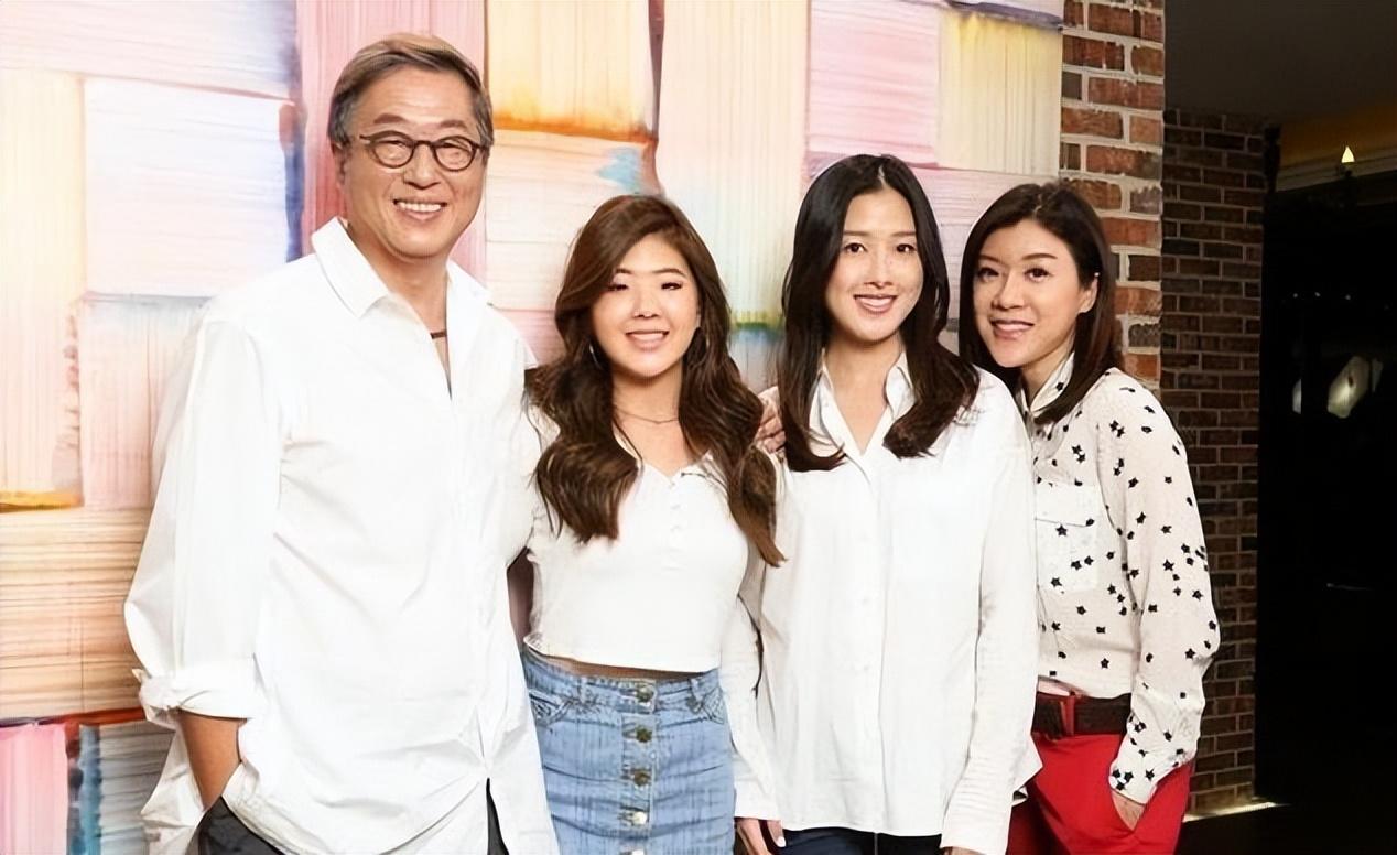 王伟忠晚年待遇高，女儿带去美国旅游，黄春梅却没有女儿女婿张罗