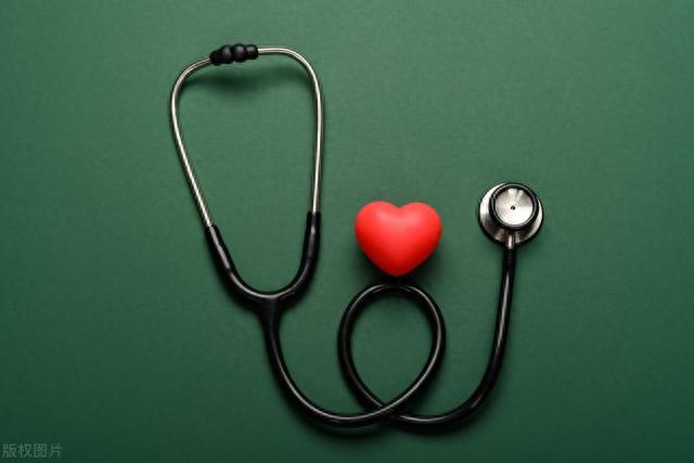 不论男女,放屁时若有这2种异样,可能是癌细胞”发出的声音