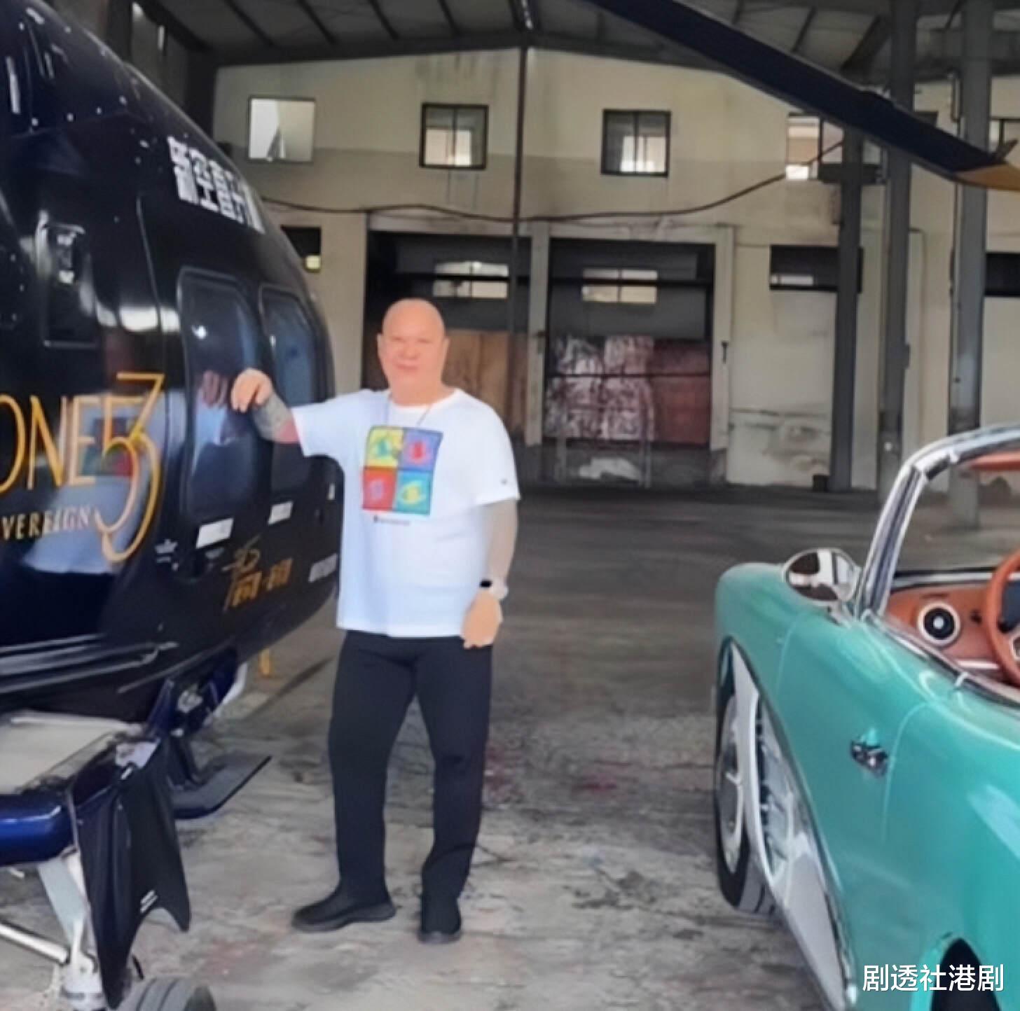 吴志雄|香港知名男星纹身抢镜,晒豪车私人直升机,远离江湖变慈眉善目