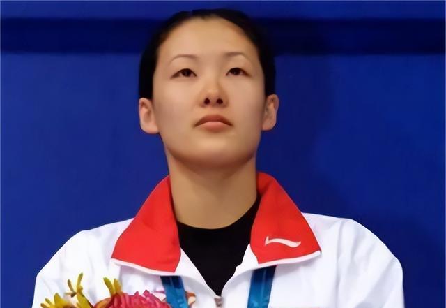 伏明霞|02年香港财神爷娶小26岁伏明霞,婚后不改风流,与妻子闺蜜传绯闻