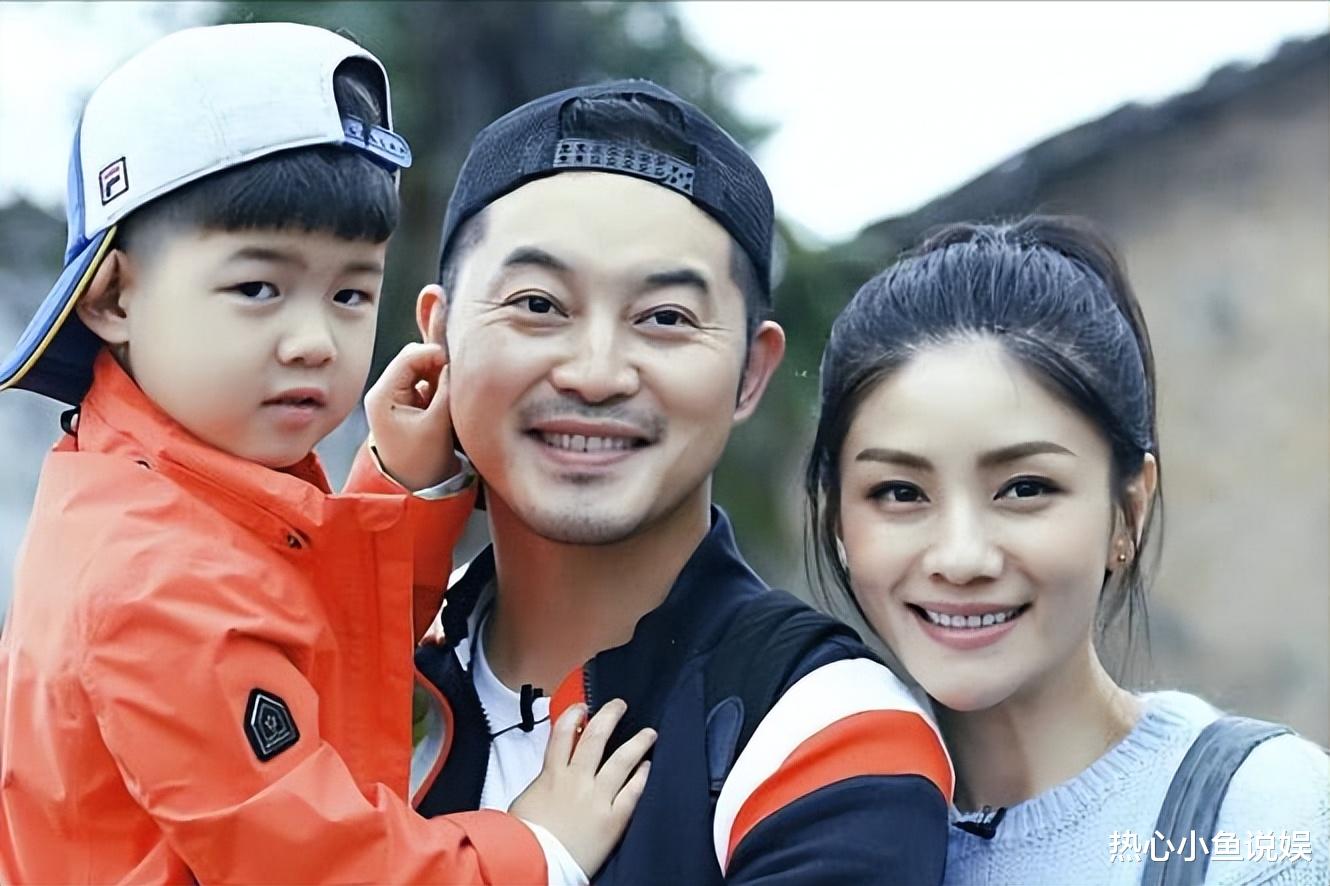 曝二字影帝出轨，在KTV卫生间与嫩模亲热，被服务员撞见一丝不挂