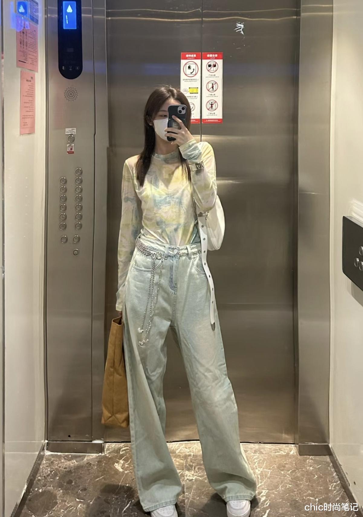 杨幂不愧是“私服女王”,穿搭可日常可职场,俏皮与干练并存