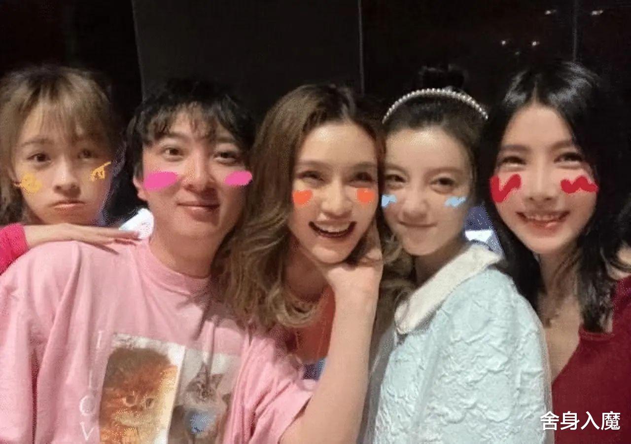 sm公司|王思聪5名美女相伴，岳云鹏与刘强东是邻居，李咏妻子哈文回内地！