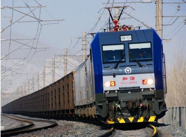 电力机车是一种通过电力驱动的火车头,它需要采用一些先进的技术来