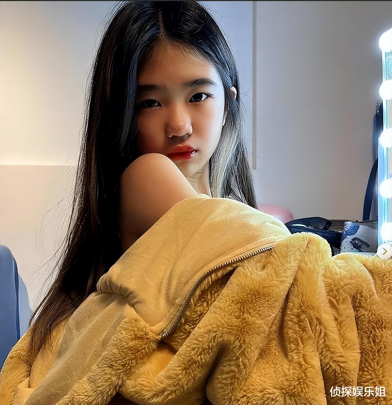 曹格为女儿庆生,13岁Grace整容式蜕变,妆发衣着时尚成熟