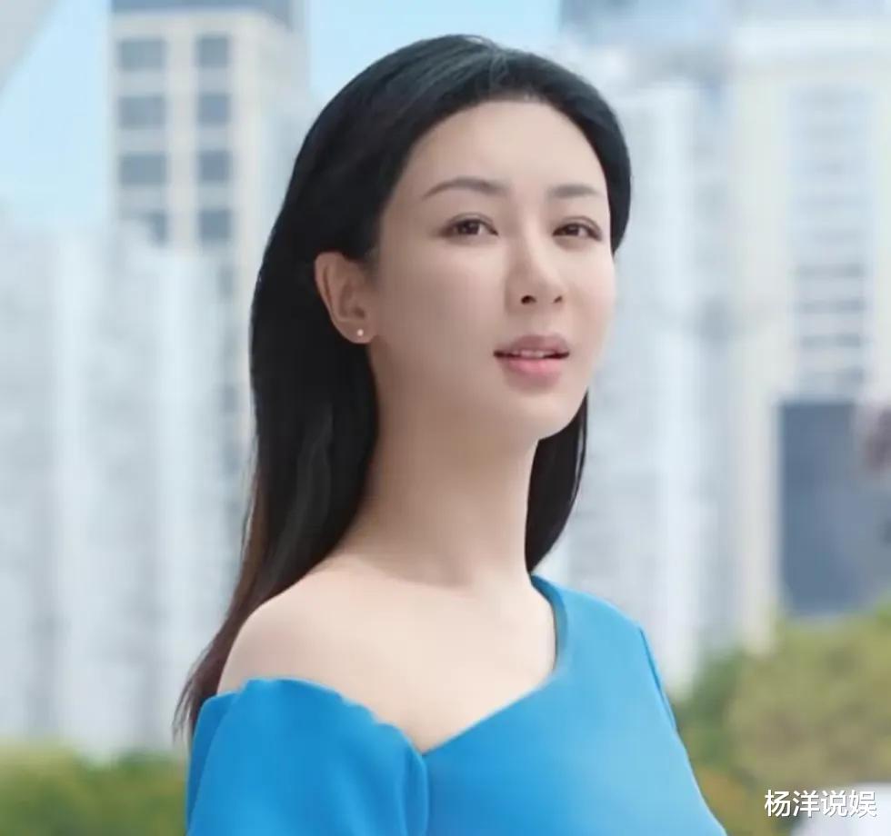 杨紫|赵丽颖整容失败像蜡人,杨紫鼻孔不对称面肿像机器人