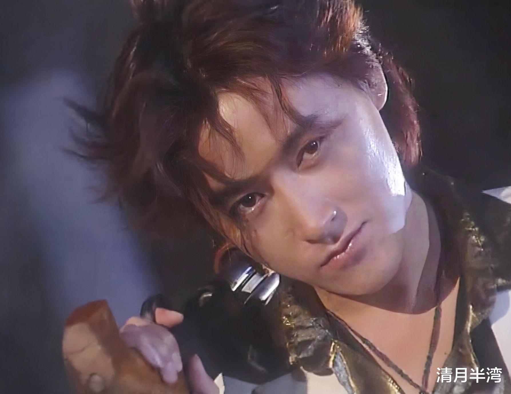 发福是中年男星的颜值杀手，年轻时玉树临风的美男，如今成胖大叔