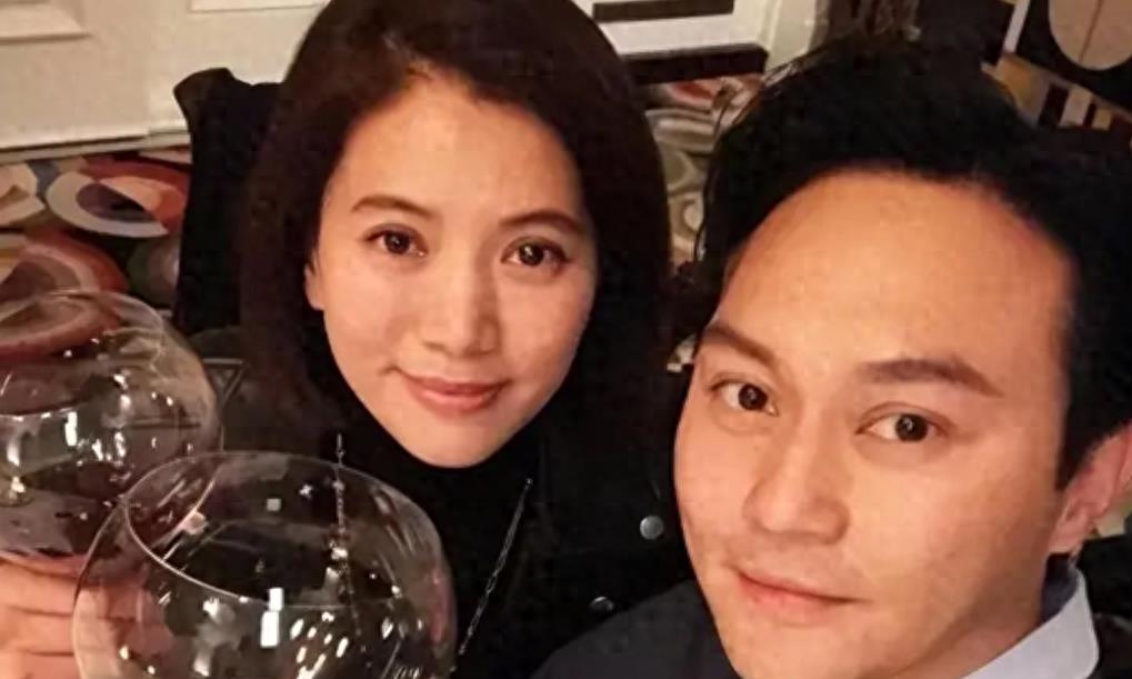 一个月一个爱马仕！看懂张智霖给袁咏仪买奢侈品，被抓一点都不冤