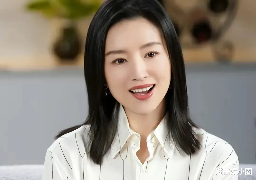 董洁新恋情曝光？夜会小鲜肉吃烛光晚餐，直播收入已上亿