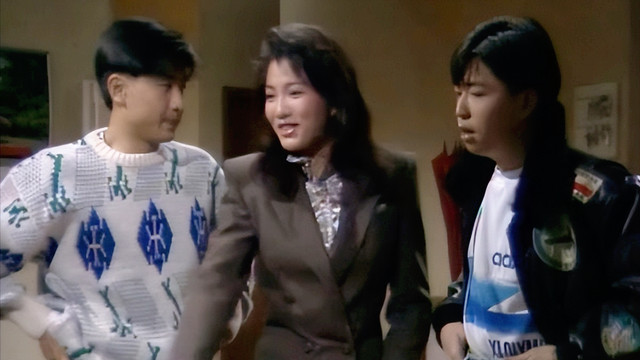 他香港名校出身，跟郭富城同学，父母羞去电视台看他，仍追演艺梦