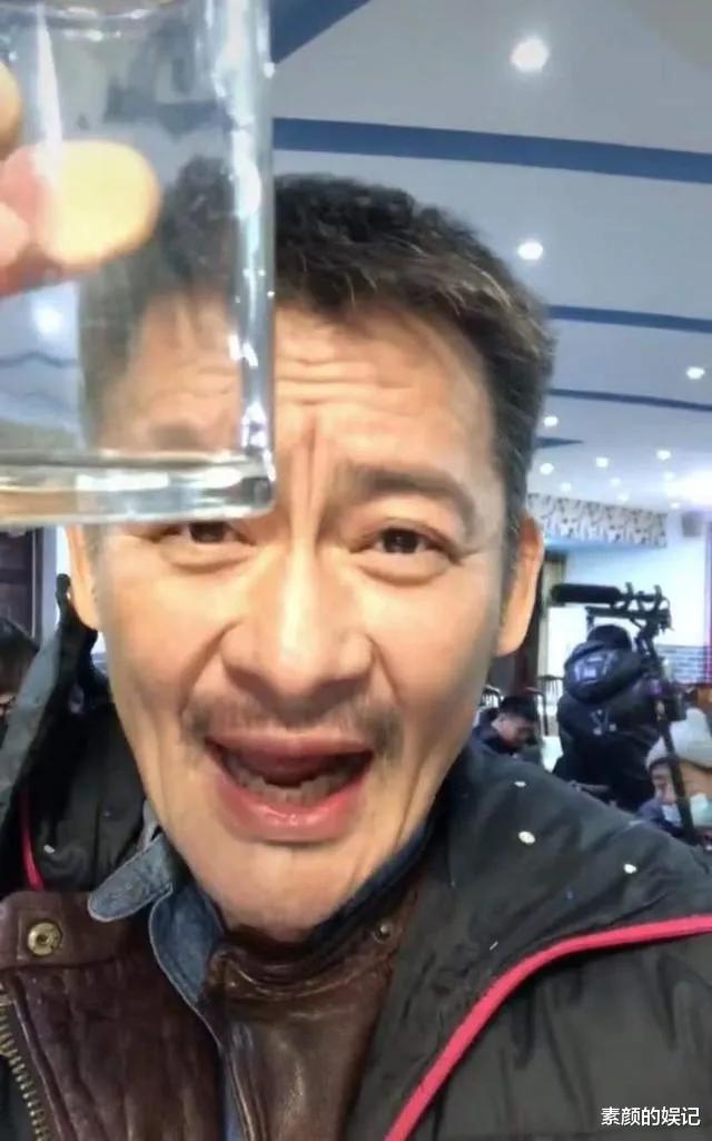 景岗山|景岗山:酒后脸色发红苍老似70岁,自称破罐子破摔,以后不会戒酒