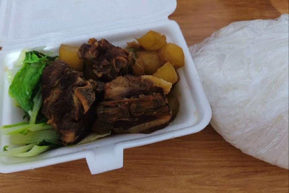 |天津女子为省钱，天天在公司打包饭菜回家吃，炫耀：一年能存1w多呢