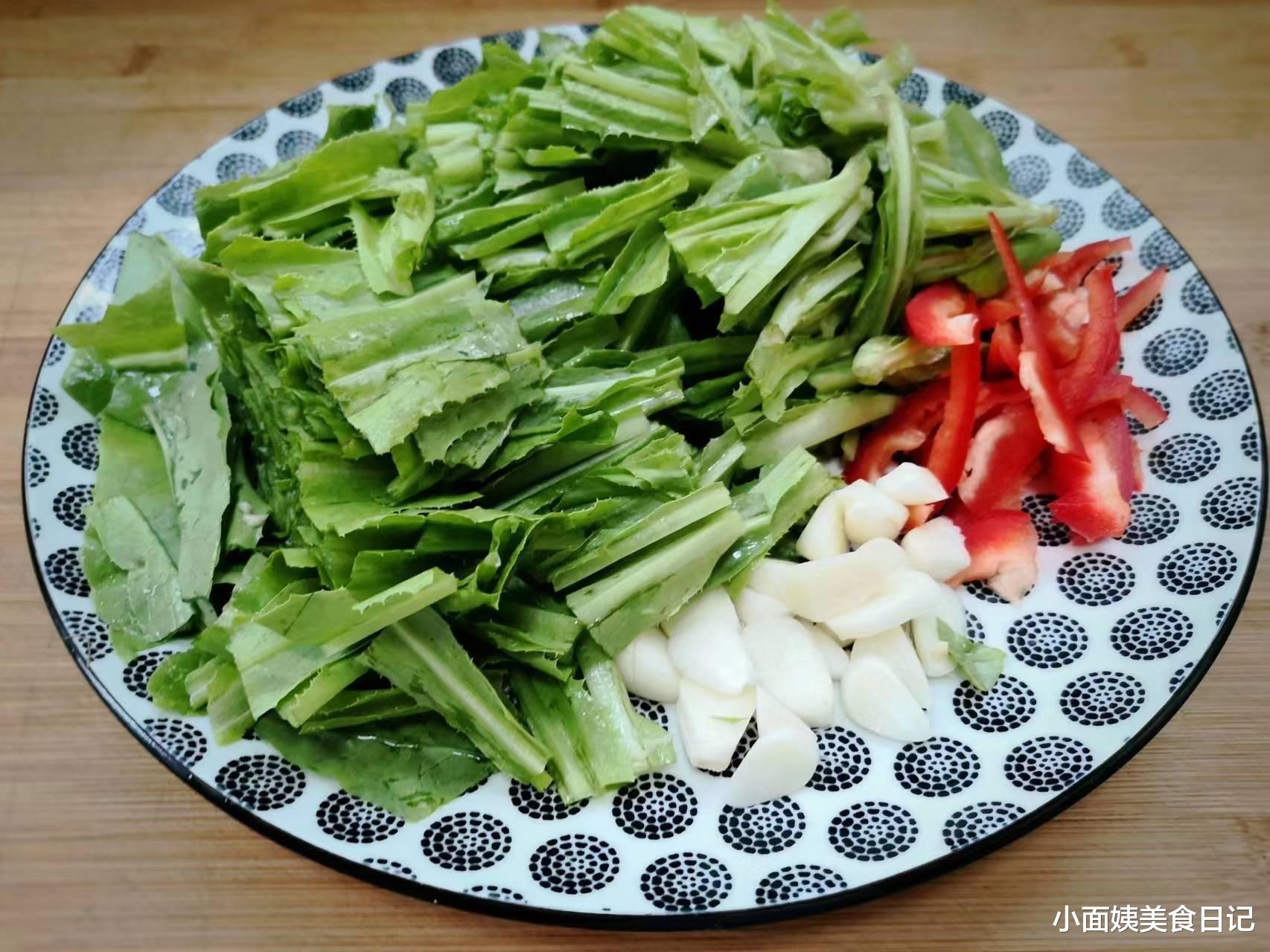 油麦菜|深秋，菠菜油菜不如这菜，分享4道营养做法，润燥降火，鲜嫩可口，味美下饭