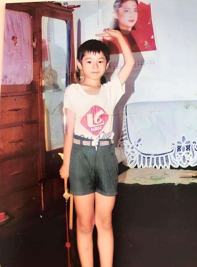 骗了我们24年!原来她就是黄晓明的亲生母亲,难怪儿子能大红大紫