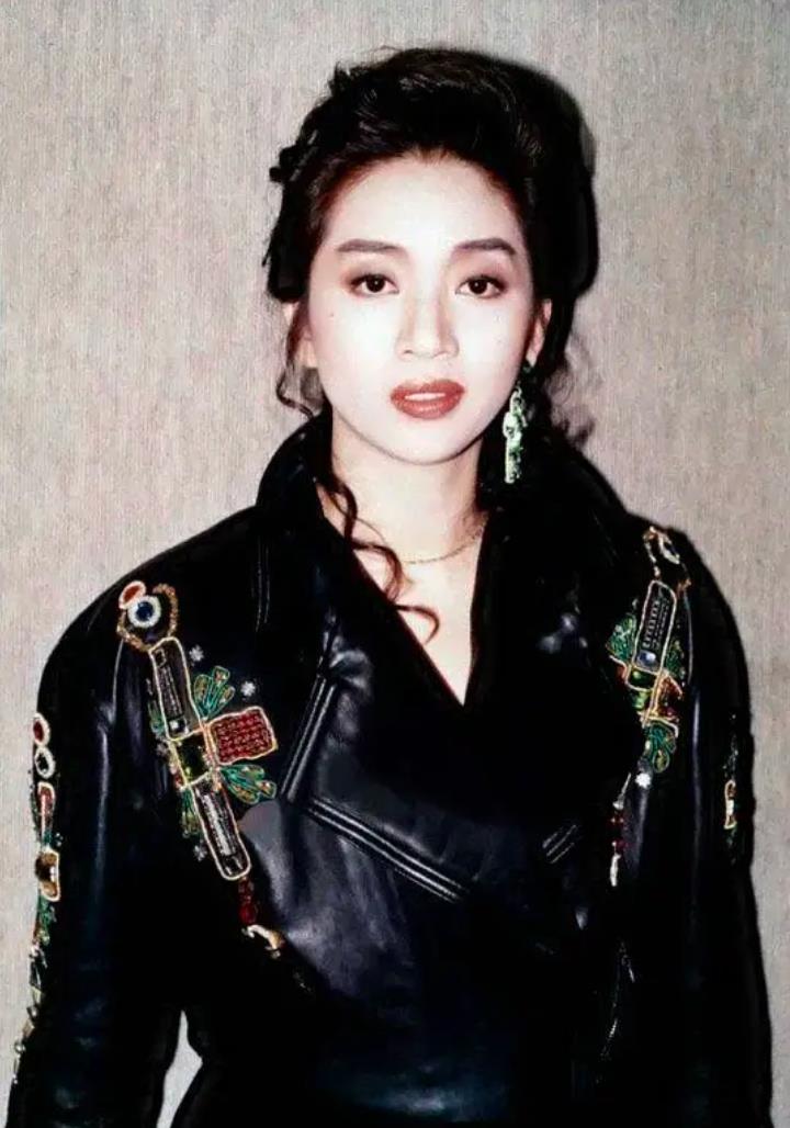 情史混乱的张艺谋公开宣称:一辈子最大的遗憾是等不到她