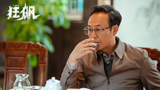 张颂文：从爆红到打回原形，只用了八个月，终是步了张小斐的后尘