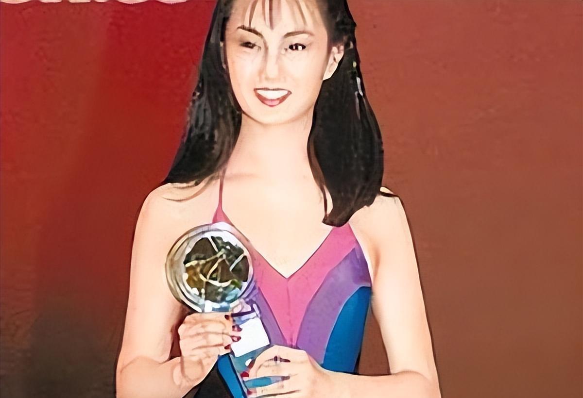 事实证明,“无夫无子”独居贫民窟的张曼玉,已走上另一条道路!